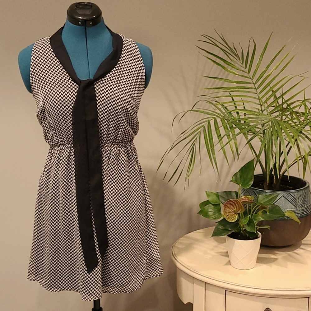 Black & White Dress / Size XS